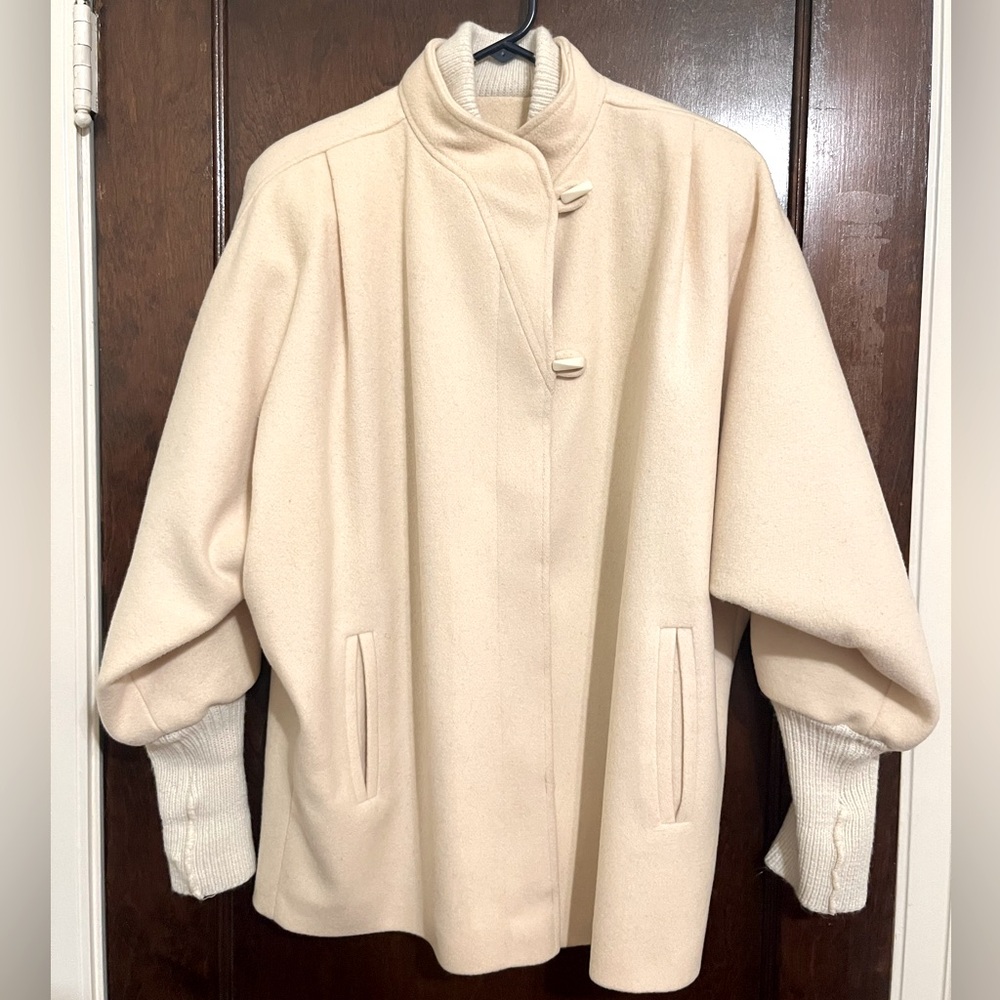 100% wool vintage cream Portrait coat